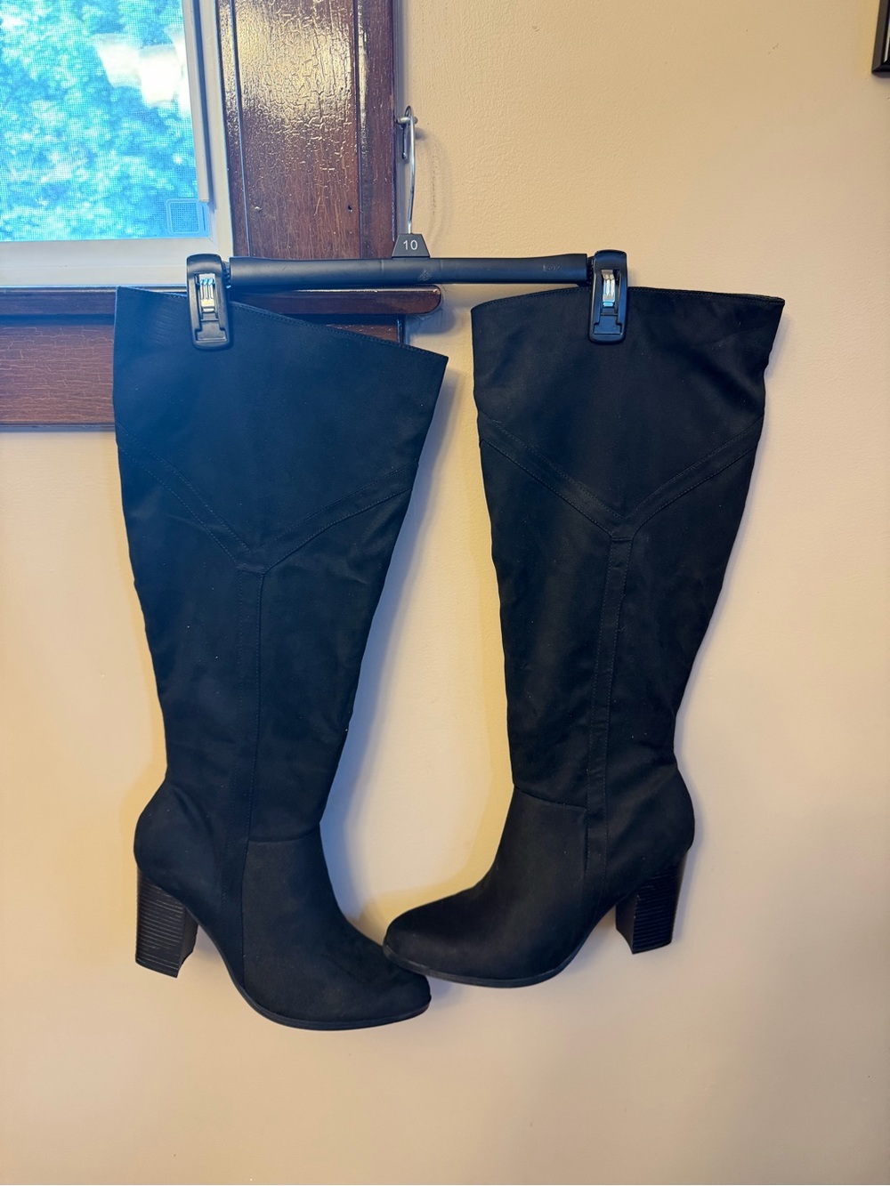 NWOT Women’s Black Knee-High Heeled Boots
